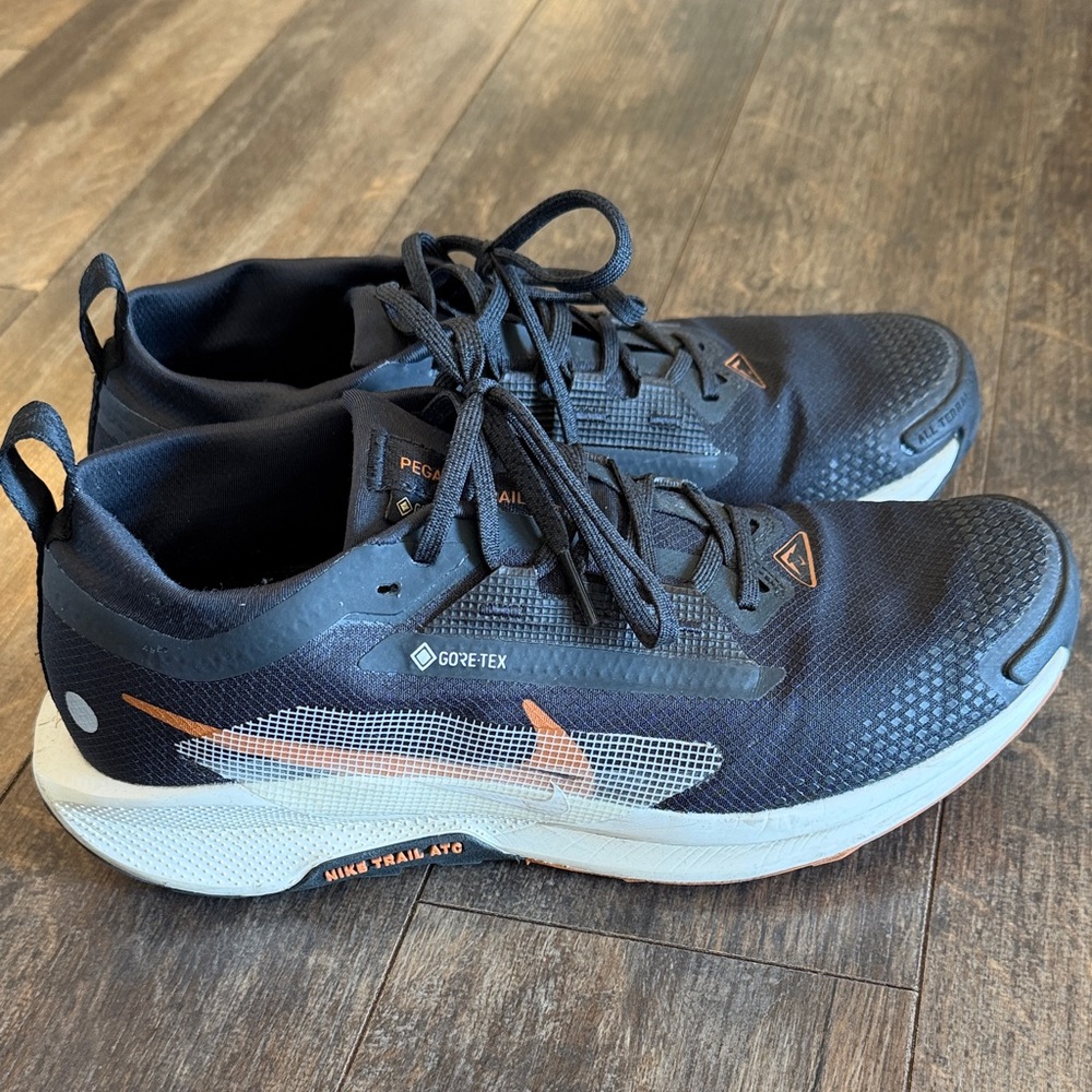 Nike  Trail Gor-Tex Men's Navy and White Sneakers - Picture 4 of 11